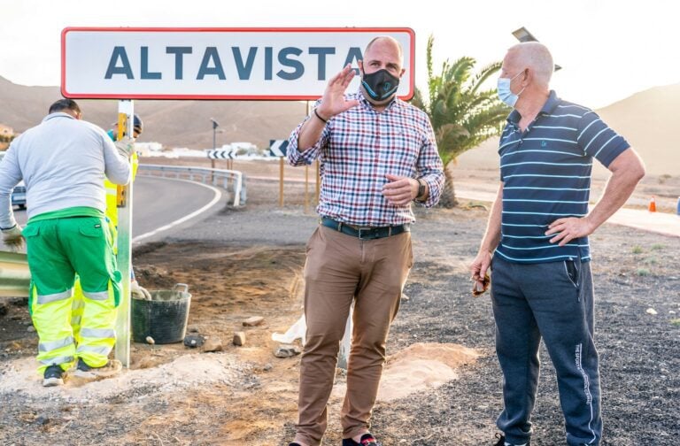 Altavista estrena señalética de acceso al núcleo poblacional