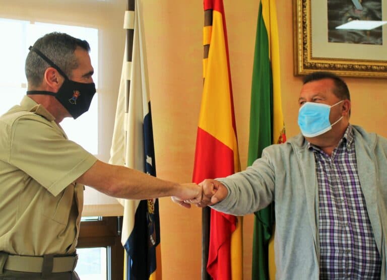 El alcalde de Antigua recibe al Coronel del Soria 9