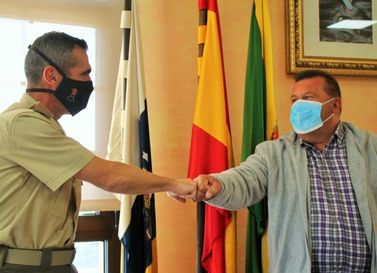 El alcalde de Antigua recibe al Coronel del Soria 9