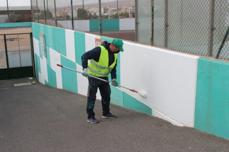 El paro baja en Canarias en 423 personas, la menor caída en marzo desde 2019