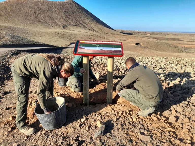 El Cabildo renueva la totalidad de las mesas informativas de la Red de Senderos