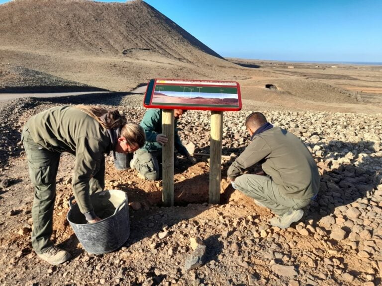 El Cabildo renueva la totalidad de las mesas informativas de la Red de Senderos