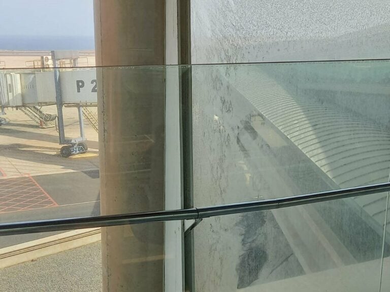 CC denuncia la «precariedad laboral y suciedad» en el aeropuerto majorero