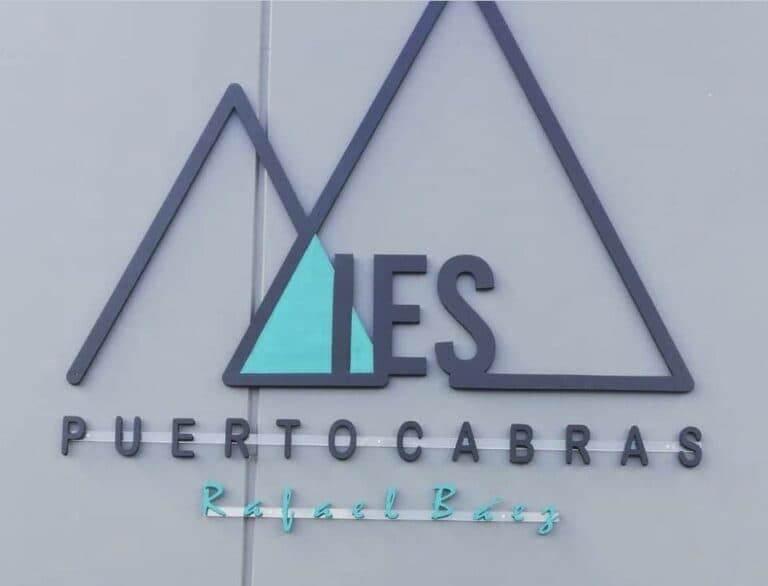 El Ceo Puerto Cabras pasa a llamarse IES Puerto Cabras Rafael Báez