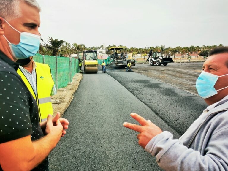 Arrancan las obras de reasfaltado de la zona del Mercadillo de Caleta de Fuste