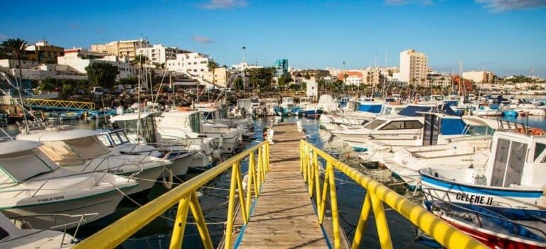 Usuarios del puerto de la capital muestran sus reivindicaciones a Plataforma por Fuerteventura