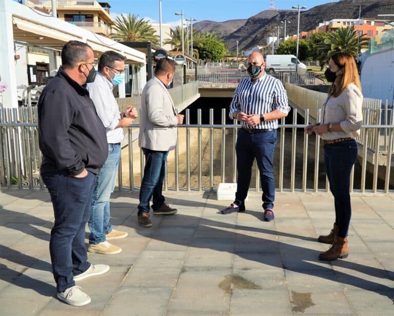 Concluye la limpieza de la desembocadura del barranco del Ciervo