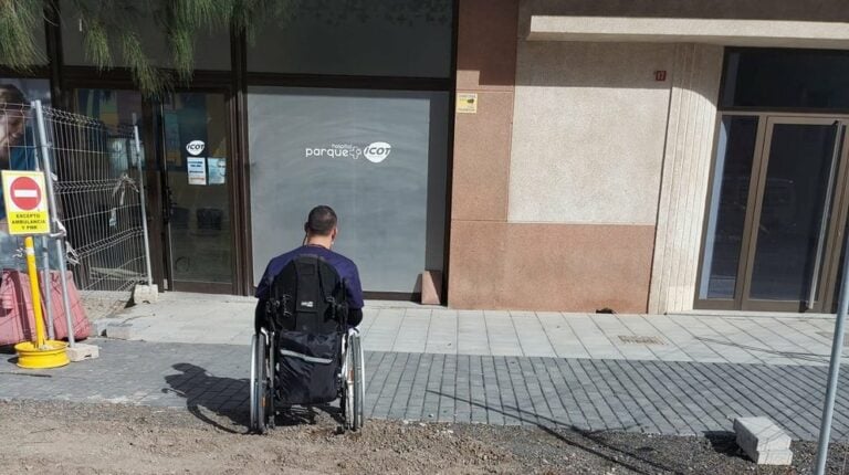 Denuncia la «inaccesibilidad» en varios centros médicos privados de la capital