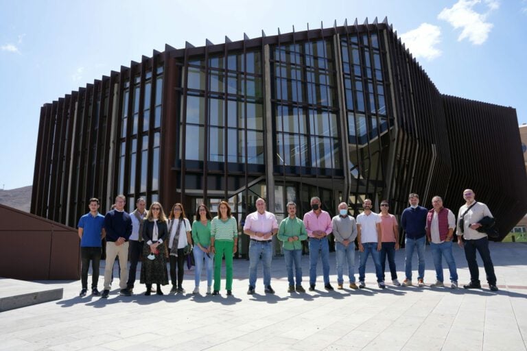 El Cabildo visita las obras del Centro Polivalente y la Biblioteca Comarcal de Gran Tarajal