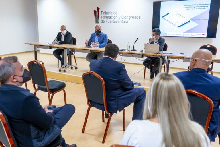 Los Desayunos Tecnológicos abordan los retos de Fuerteventura como destino turístico sostenible