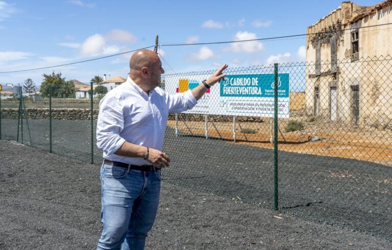 El Cabildo coloca un nuevo vallado para proteger la Casa del Inglés