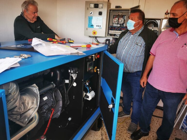 El Ayuntamiento instala un nuevo equipo electrógeno en el CEO de Antigua