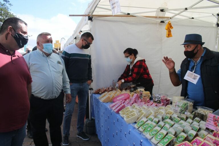 Una delegación de Antigua visita la Feria Europea del Queso en Gran Canaria
