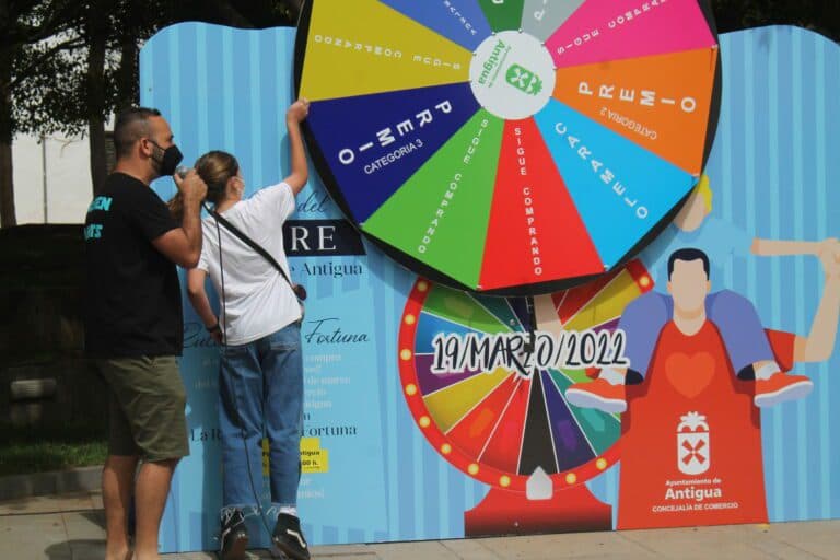 5.000 euros en tickets de compra hicieron rodar sin parar la Ruleta de la Fortuna del Día del Padre