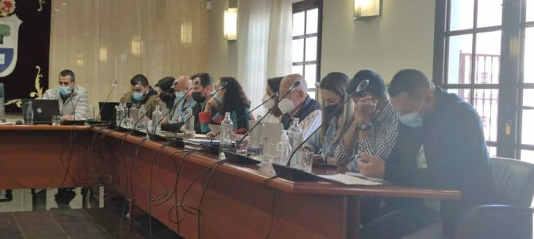 CC, En Marcha y NC toman el control del Ayuntamiento de La Oliva desde la oposición