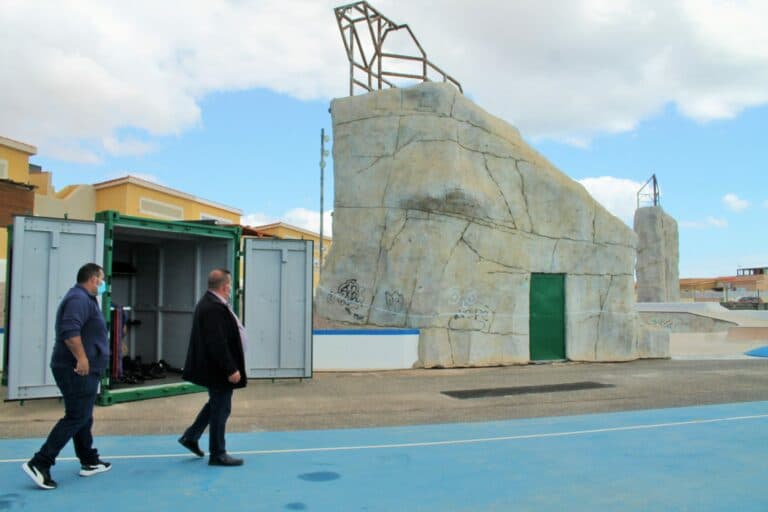 El Gimnasio Portátil inicia su recorrido con entrenamientos funcionales en Caleta de Fuste