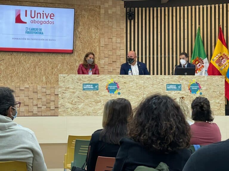 Funcionarios del Cabildo se forman en Protección de Datos y Garantía de los Derechos Digitales