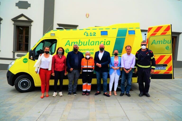 El Cabildo cede una ambulancia al Ayuntamiento de Puerto del Rosario