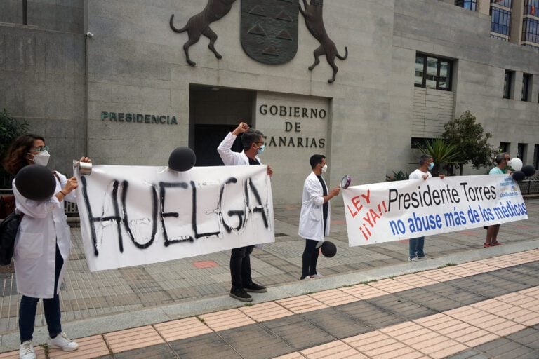 Los médicos temporales de Canarias en preaviso de huelga