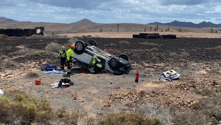 Herido tras volcar con su coche en Tuineje