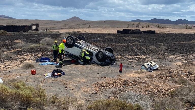 Herido tras volcar con su coche en Tuineje