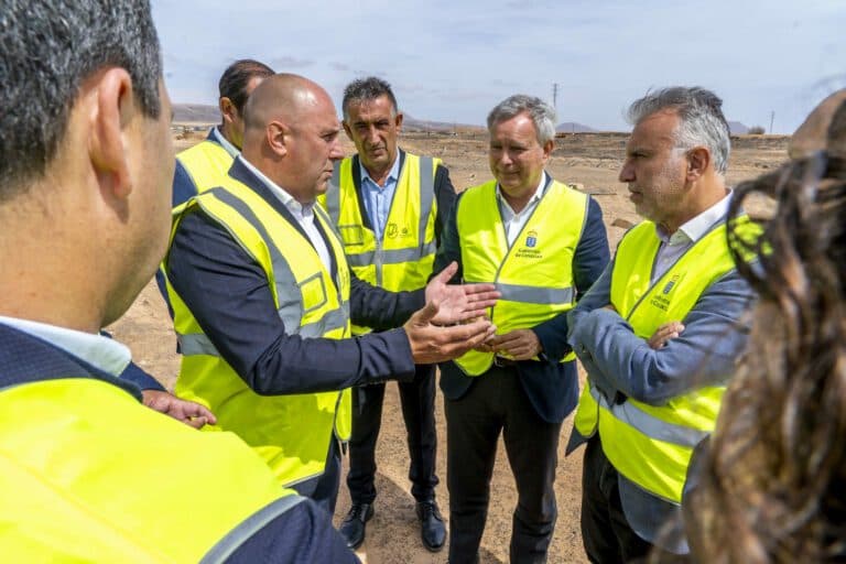 El Cabildo pide a Torres que impulse el tramo Pozo Negro – Matas Blancas y el acceso al puerto del Morro Jable