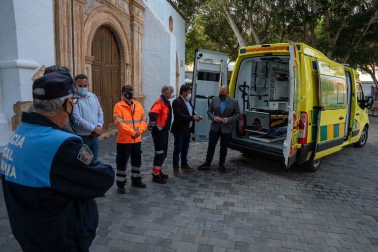 El Cabildo entrega una ambulancia al Ayuntamiento de Pájara