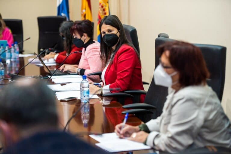 Tuineje da luz verde al destino de 8,8 millones de euros para obras públicas