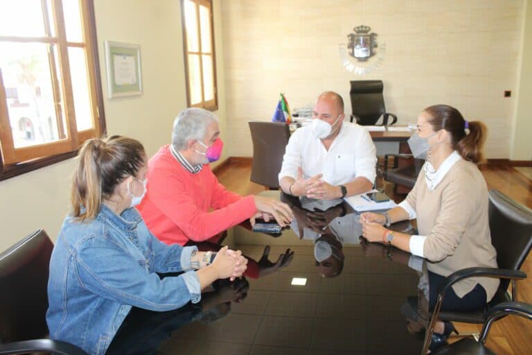 El Cabildo recibe al nuevo director de la UNED en Fuerteventura, Emilio Ruano Martín