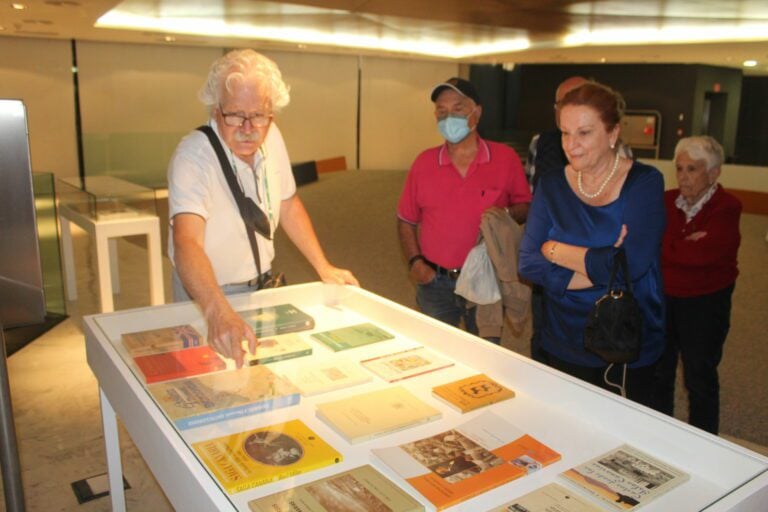 Inaugurada la exposición ‘Canarias y textos de habla inglesa’ con libros de Marcos Hormiga