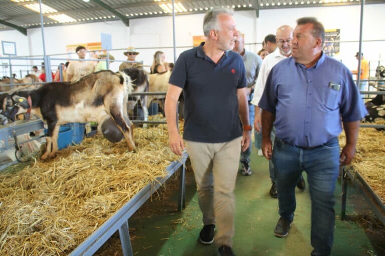La visita de Torres a FEAGA anticipa una próxima visita al municipio de Antigua