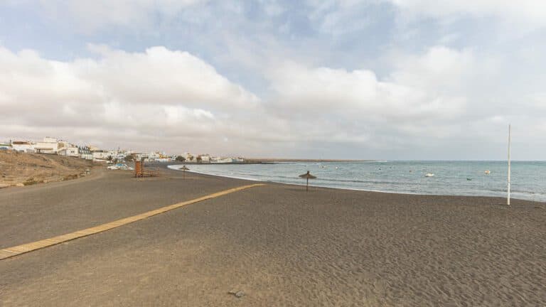 Nuevo tirón de orejas del ayuntamiento a los propietarios de las embarcaciones de Puerto Lajas