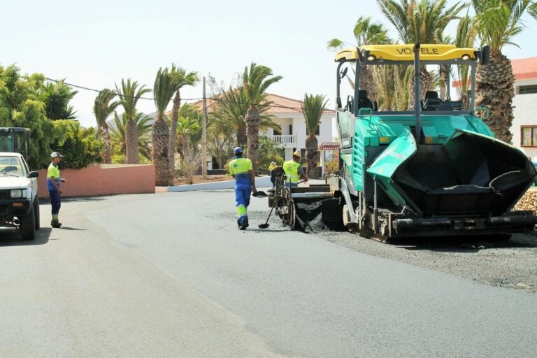 El Ayuntamiento ejecuta las mejoras urbanísticas de las calles de Triquivijate