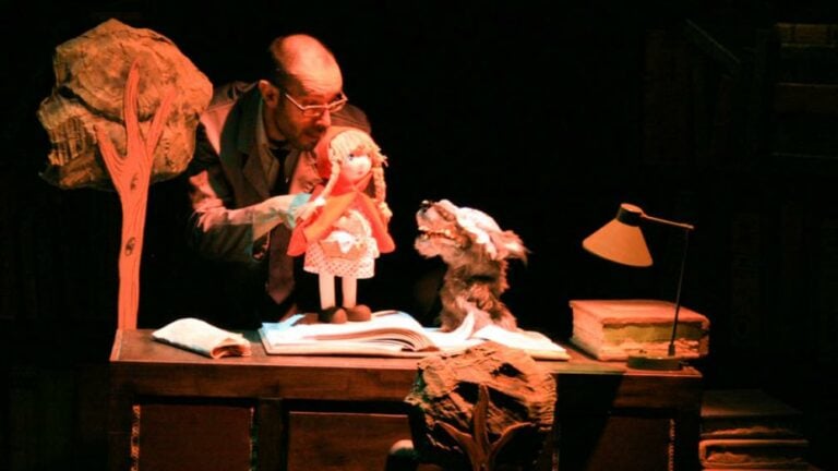 El espectáculo de títeres de ‘El guardián de los Cuentos’ llega a la Feria del Libro