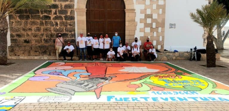 Tuineje participa en el mayor proyecto mundial de alfombrismo