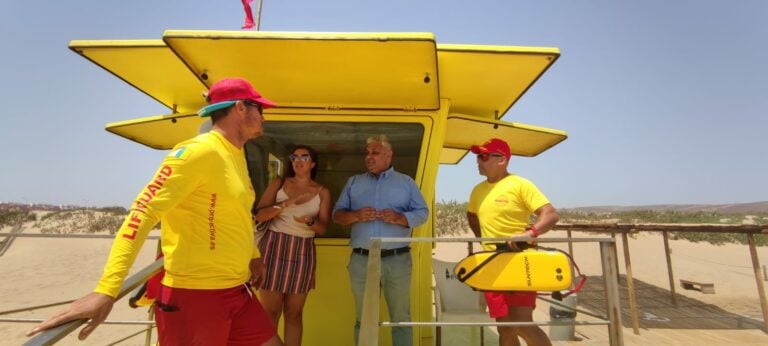 Cuatro playas de Puerto del Rosario cuentan con 12 socorristas con contrato para cuatro años