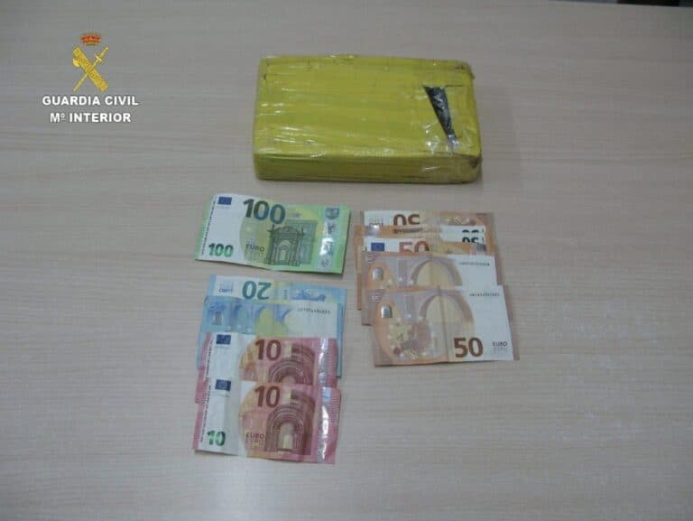 Pillado con un kilo de cocaína en su coche cuando embarcaba para Fuerteventura
