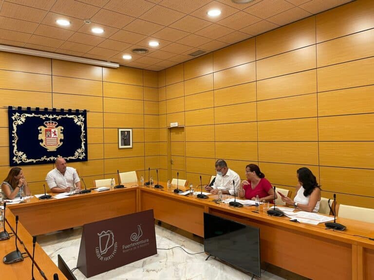 Cabildo y Ayuntamiento de Tuineje celebran la Comisión de Seguimiento del PICOS