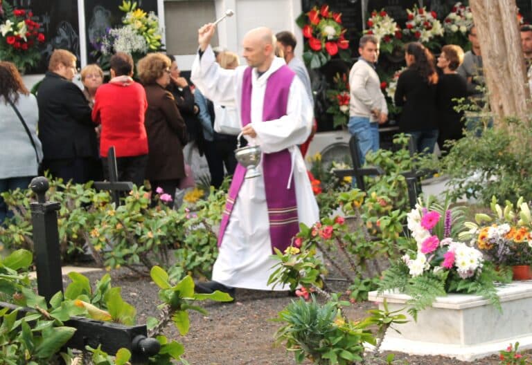 Antigua despide a su párroco D. José Luis Cabrera Gil