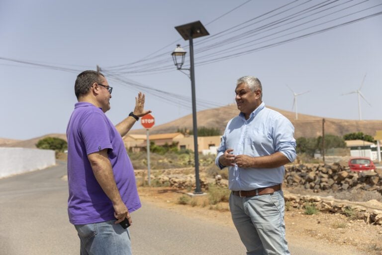 Puerto del Rosario instala 73 nuevas farolas fotovoltaicas en los pueblos