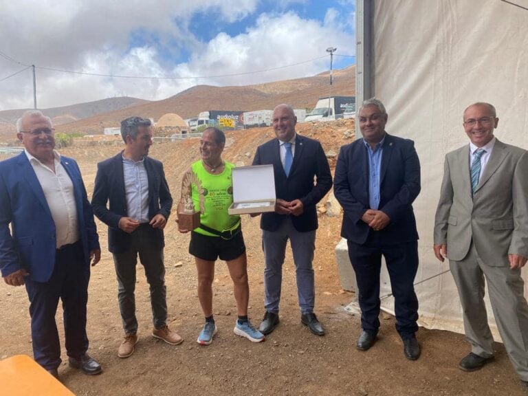 Reconocimiento a Miguel Valdivia en su 40 aniversario peregrinando a La Peña