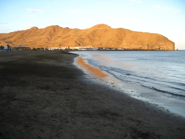 Cerrada al baño la playa de Gran Tarajal