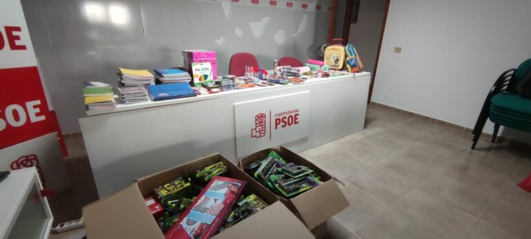 Juventudes Socialistas de Fuerteventura entregan 62 lotes de material escolar