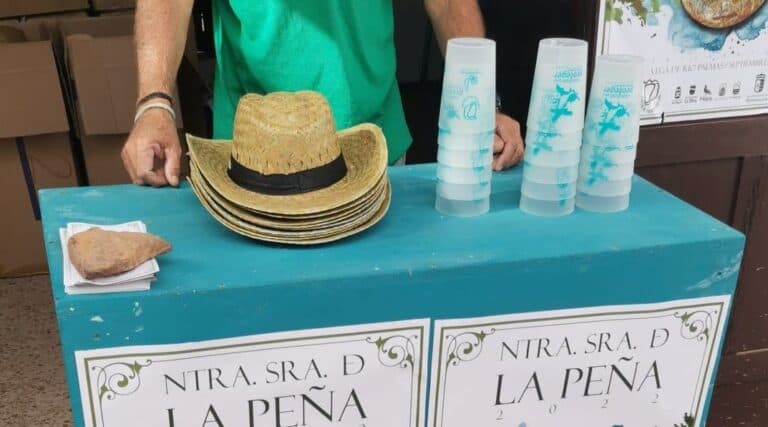 El Cabildo fomenta el reciclaje y el uso del vaso reutilizable en La Peña