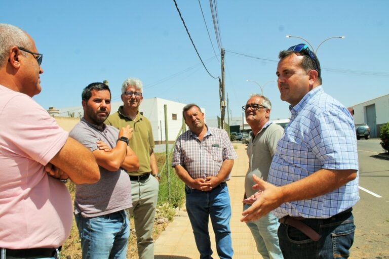 Aceras nuevas y ampliación del alumbrado en cuatro calles de Antigua