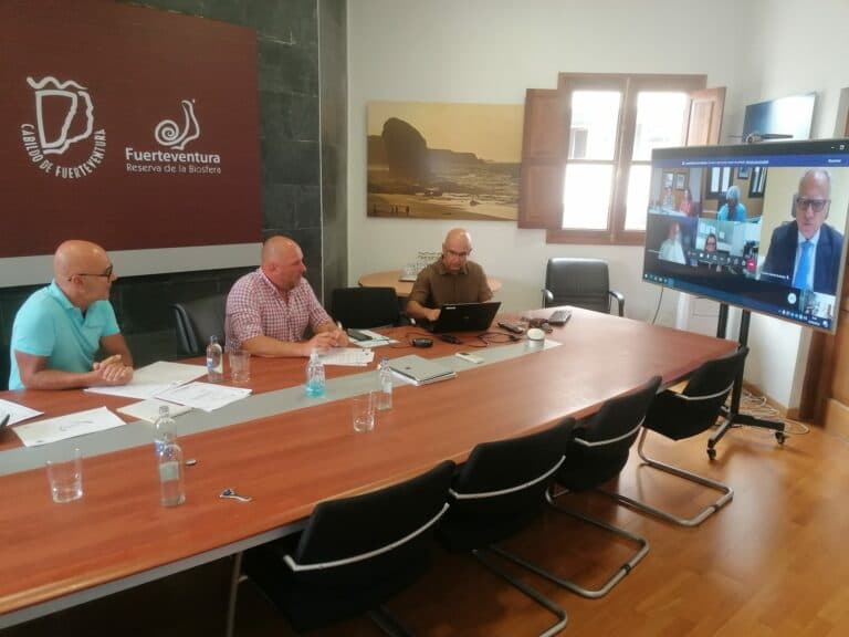 Los cabildos reclaman al Gobierno canario el pago de deudas pendientes