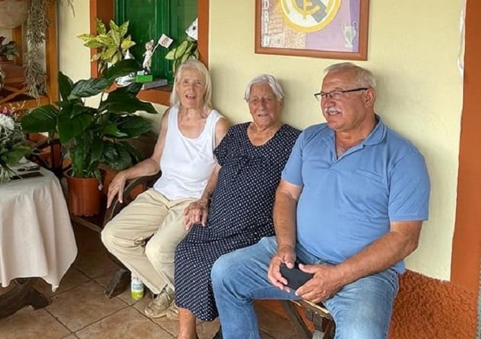 Juana Asunción Alonso Padilla, vecina del Valle de Santa Inés, cumple 98 años