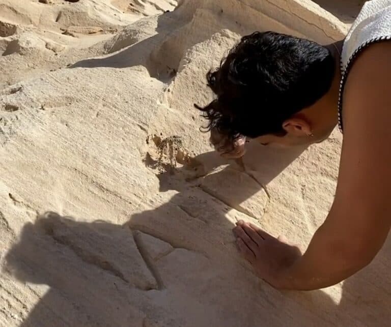 Un influencer italiano decide plasmar su ‘firma’ en el Barranco de los Enamorados