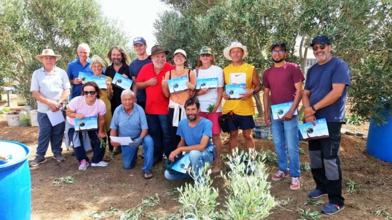 Antigua fomenta el buen cuidado de los árboles frutales