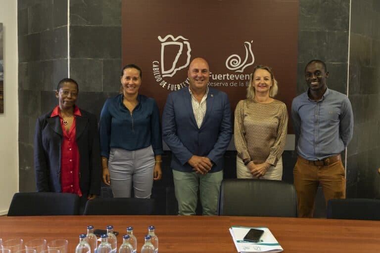 Lloret recibe en el Cabildo al vicecónsul y la cónsul honoraria de Senegal